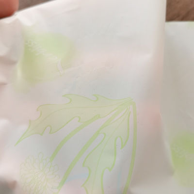 Película trasera PE transpirable para pañales de impresión de colores personalizables Materia prima