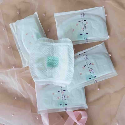 Pads de pecho desechables ultra delgados para madres de maternidad Pulpa de flujo SAP Tejido no tejido