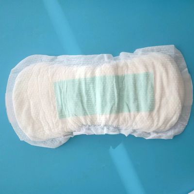 Pad sanitario de superficie de red de maternidad desechable suave no tejida para días de flujo intenso