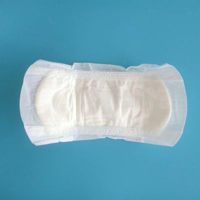 Pad sanitario de superficie de red de maternidad desechable suave no tejida para días de flujo intenso