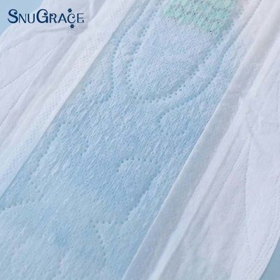 Pads sanitarios para mujeres amigables para la piel con chip de anión verde negativo y diseño transpirable