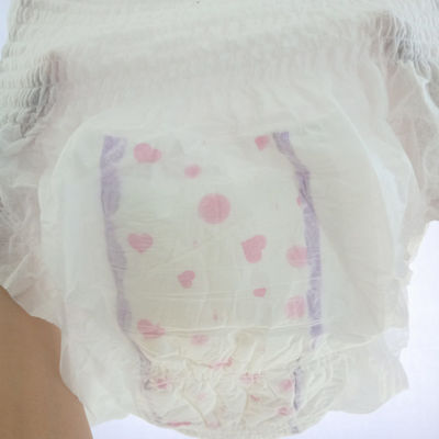 Alta absorción de las mujeres que se ponen pañales para el período menstrual